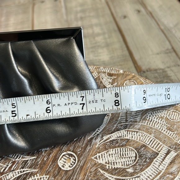 JESSICA MCCLINTOCK LEATHER GRAY KISS LOCK BLACK CHAIN STRAP EVENING BAG - Picture 12 of 12